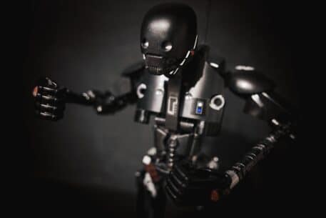 robot en negro